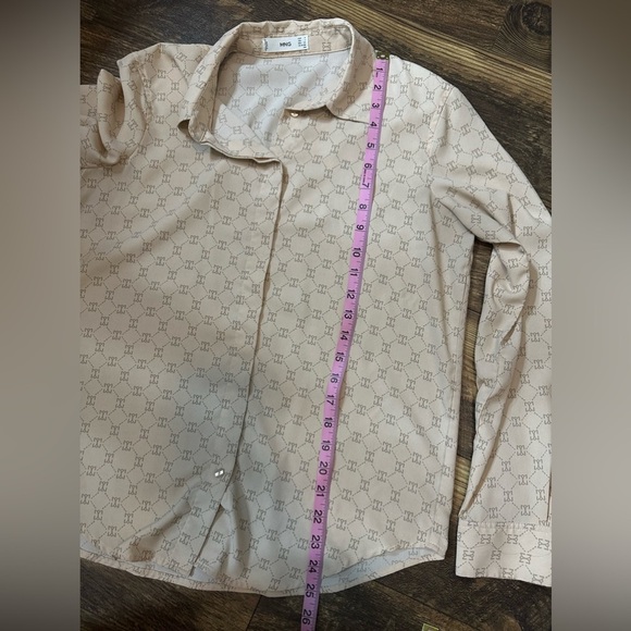 Women’s Mango monogram printed cream button down flowy shirt size 4 - Picture 7 of 8